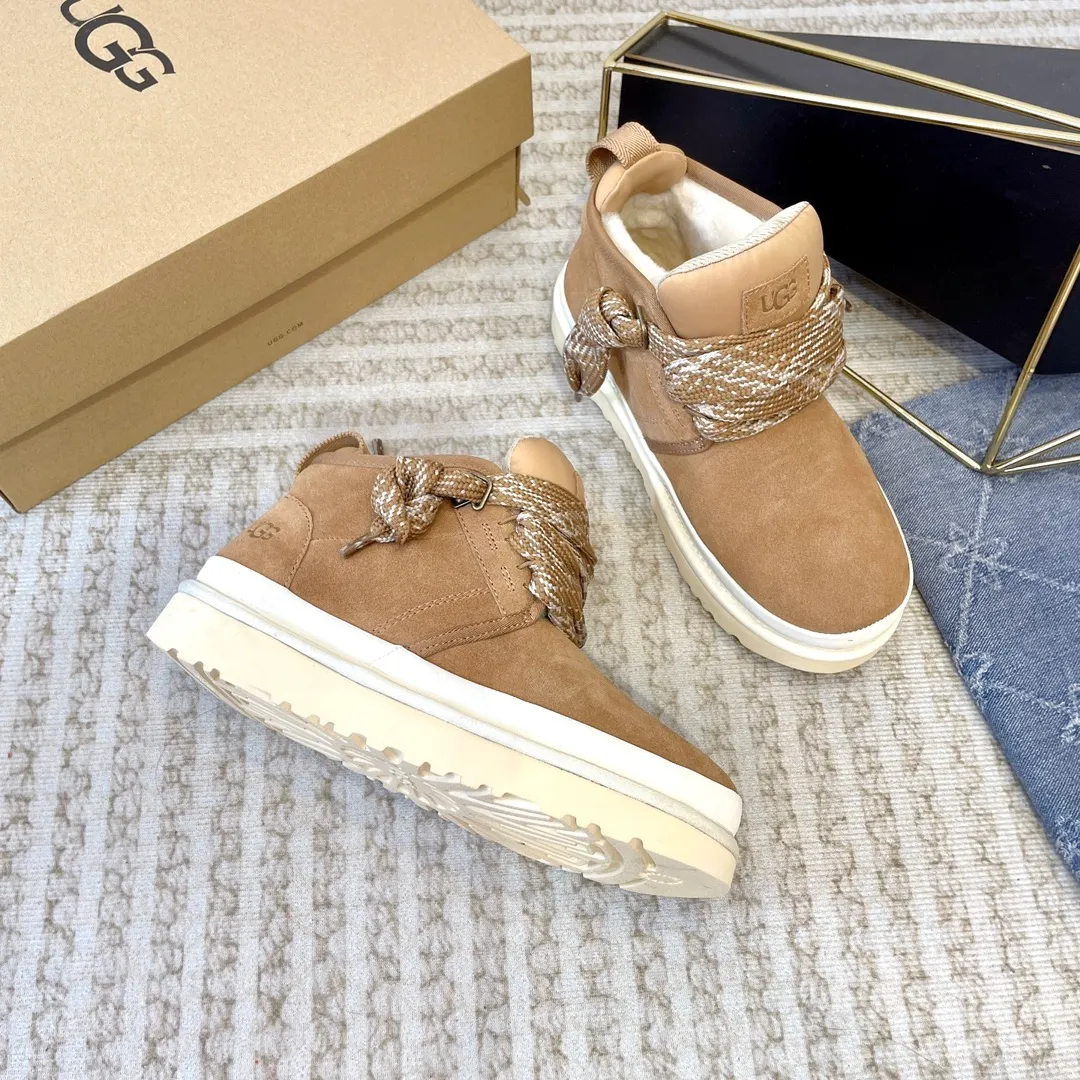 【UGG】 P: 560💰 Men's size 40 to 44 2025 new style 𝑼𝑮𝑮•Men's ◾️. Winter snow boots and fur shoes, the matching coefficient is also 100% 💥 Very good-looking ✨ Full of fashion sense, wearing it makes you look more attractive📈 1⃣️ Upper: High-quality cow suede 2⃣️Inner lining: Integrated sheepskin imported from Australia🐑The lining is made of Australian lamb wool 3️⃣Outsole: Wear-resistant, lightweight, foamed and non-slip outsole